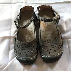 J-41 Sandals in charcoal and light blue, sz 10